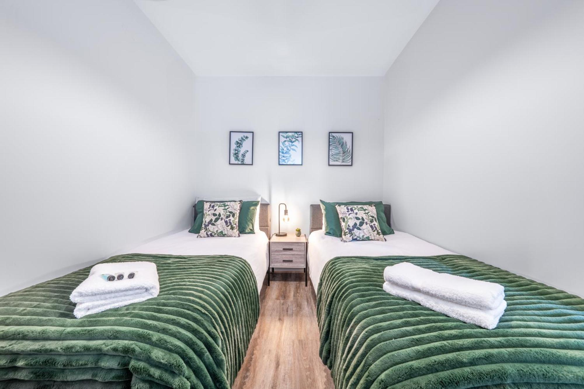 Potters Bar - Free Parking - Private Bathroom - Netflix - 4 Mins Walk To Station - 20 Mins Direct Trains To London Exterior photo