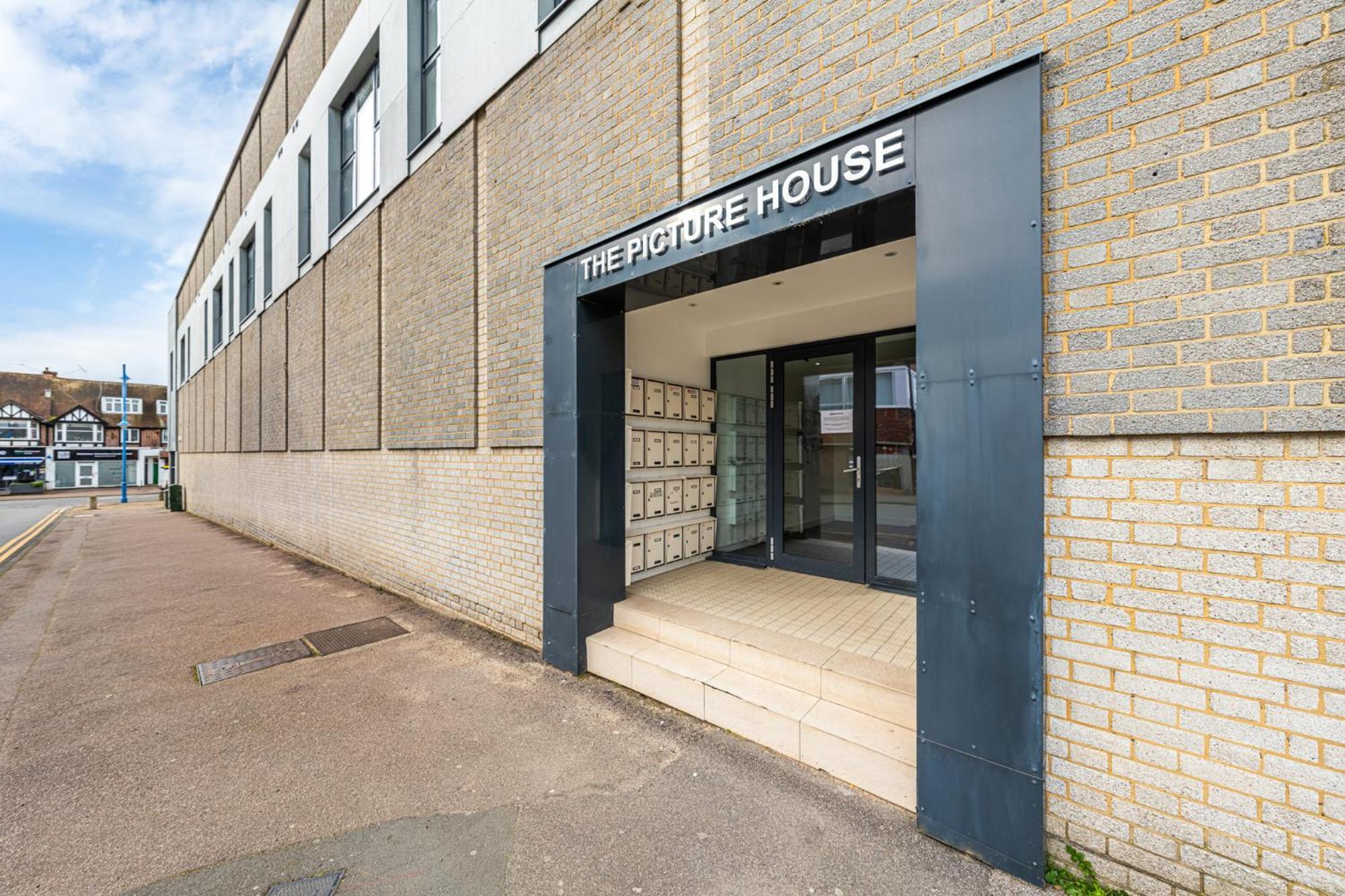 Potters Bar - Free Parking - Private Bathroom - Netflix - 4 Mins Walk To Station - 20 Mins Direct Trains To London Exterior photo